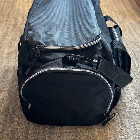 Reebok Classic Black Duffel Bag - Picture 5 of 7